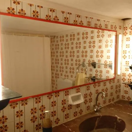 بيت للعطل House By The Sea
